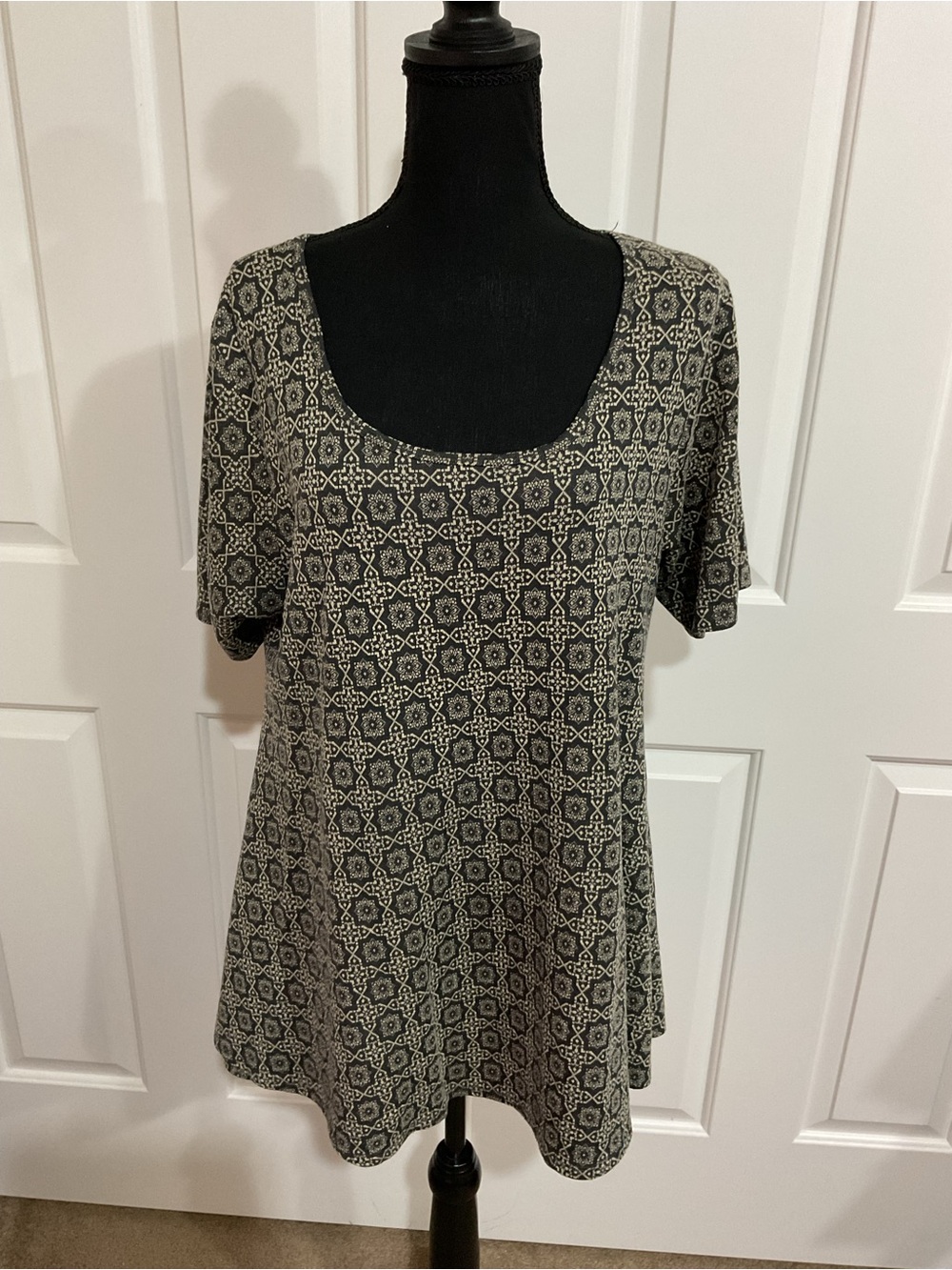 Women's Black and Cream Perfect T